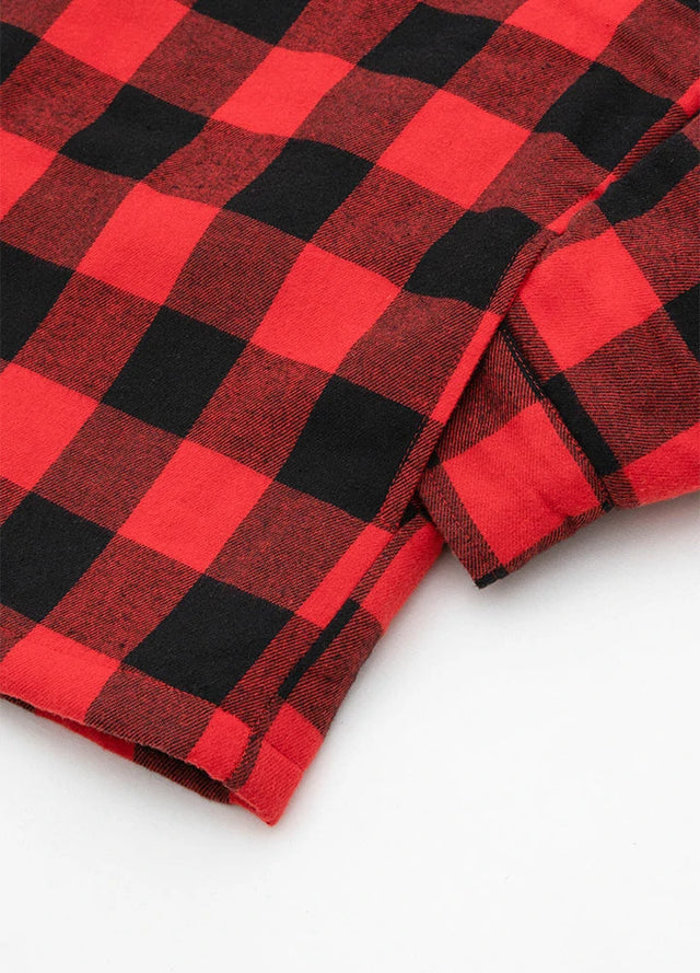 Detailed view of the seam pocket of red buffalo plaid men's quilted lined plaid flannel hoodie