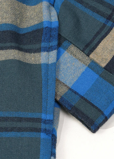 Detailed view of the seam pocket of bluescape men's quilted lined plaid flannel hoodie